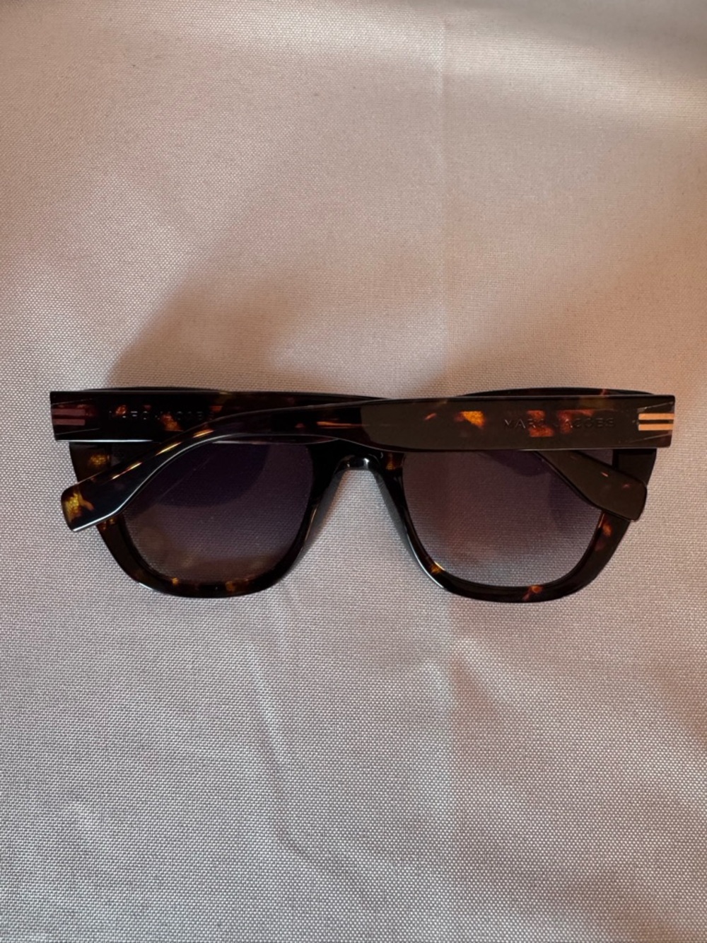 Marc Jacobs Tortoiseshell Frame Sunglasses with Yellow Case. NWOT - Picture 6 of 7
